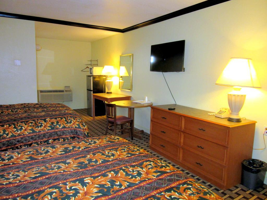 Budget Host Inn Arlington Exteriör bild