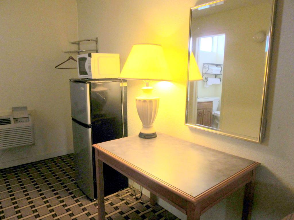 Budget Host Inn Arlington Exteriör bild