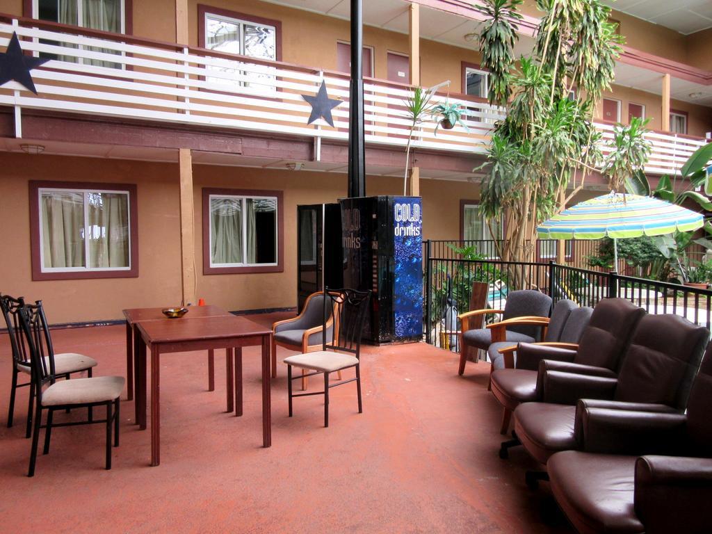 Budget Host Inn Arlington Exteriör bild
