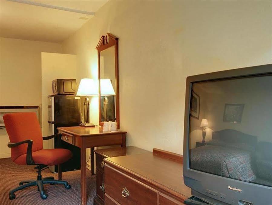 Budget Host Inn Arlington Exteriör bild
